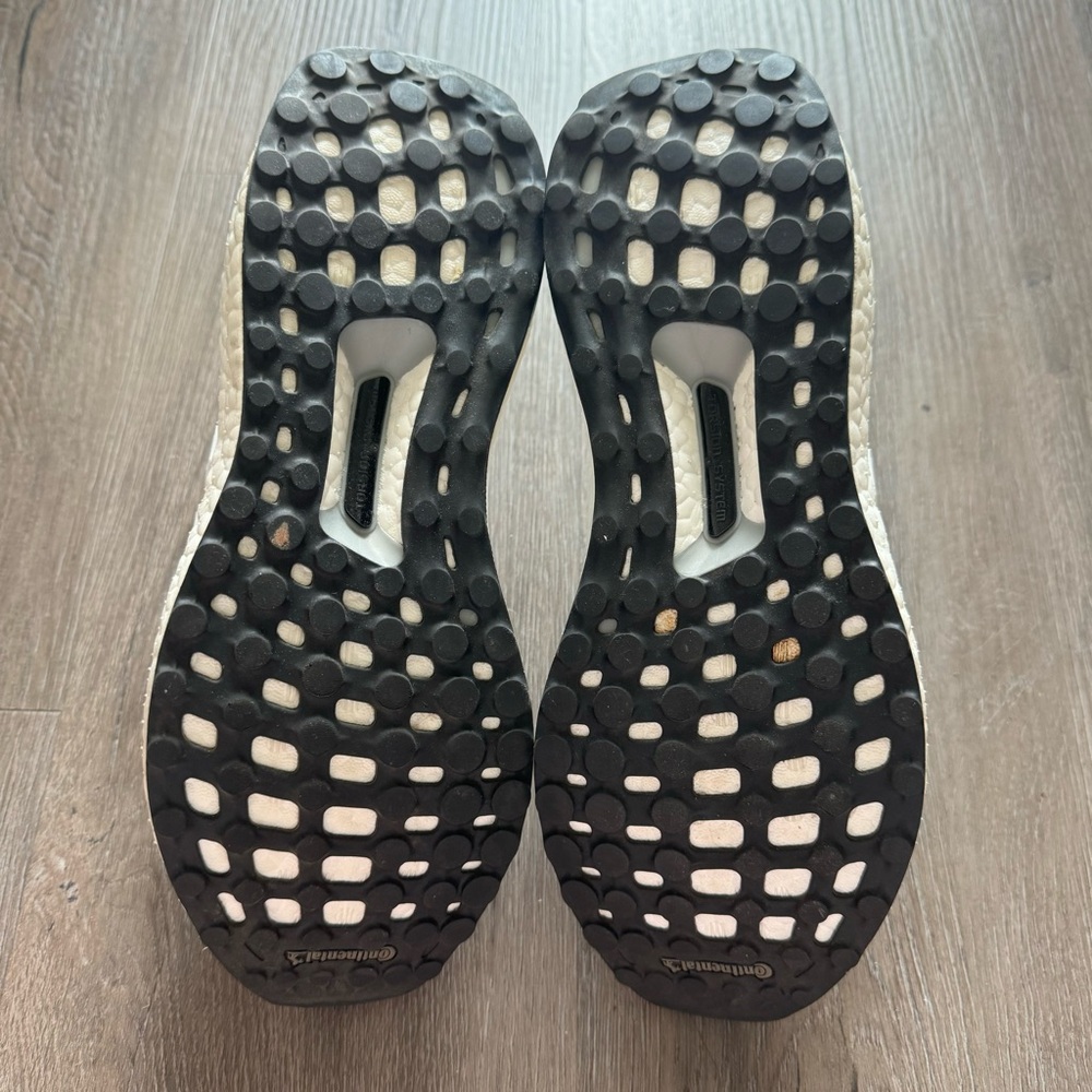 adidas ultraboosts - Picture 2 of 4